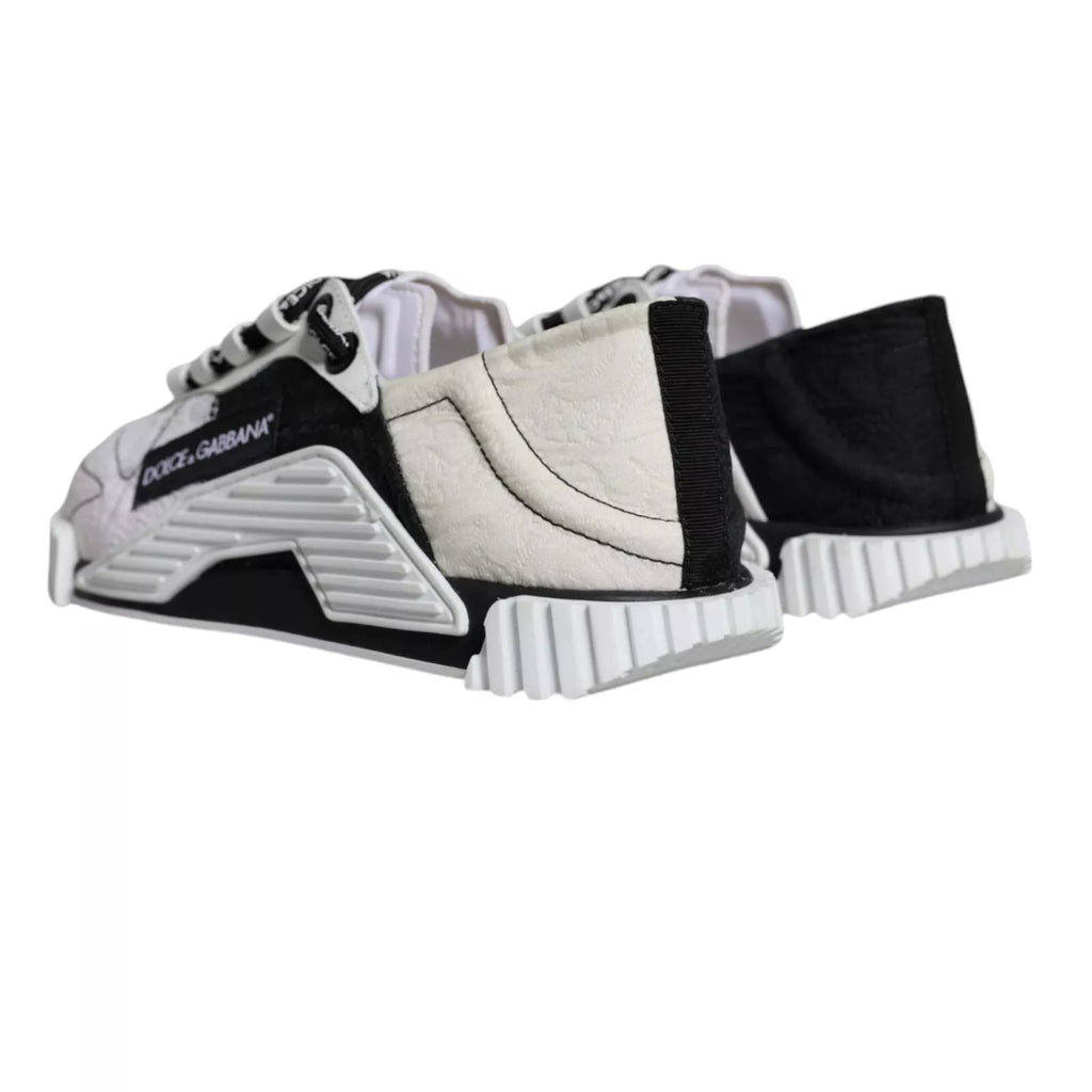 Chaussures sneakers basses Dolce & Gabbana NS1 blanches et noires, style décontracté, vue de face avec détails de design.