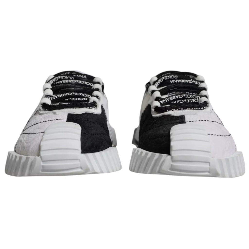 Sneakers basses blanches et noires Dolce & Gabbana NS1, chaussures de sport élégantes avec logo de luxe visible.
