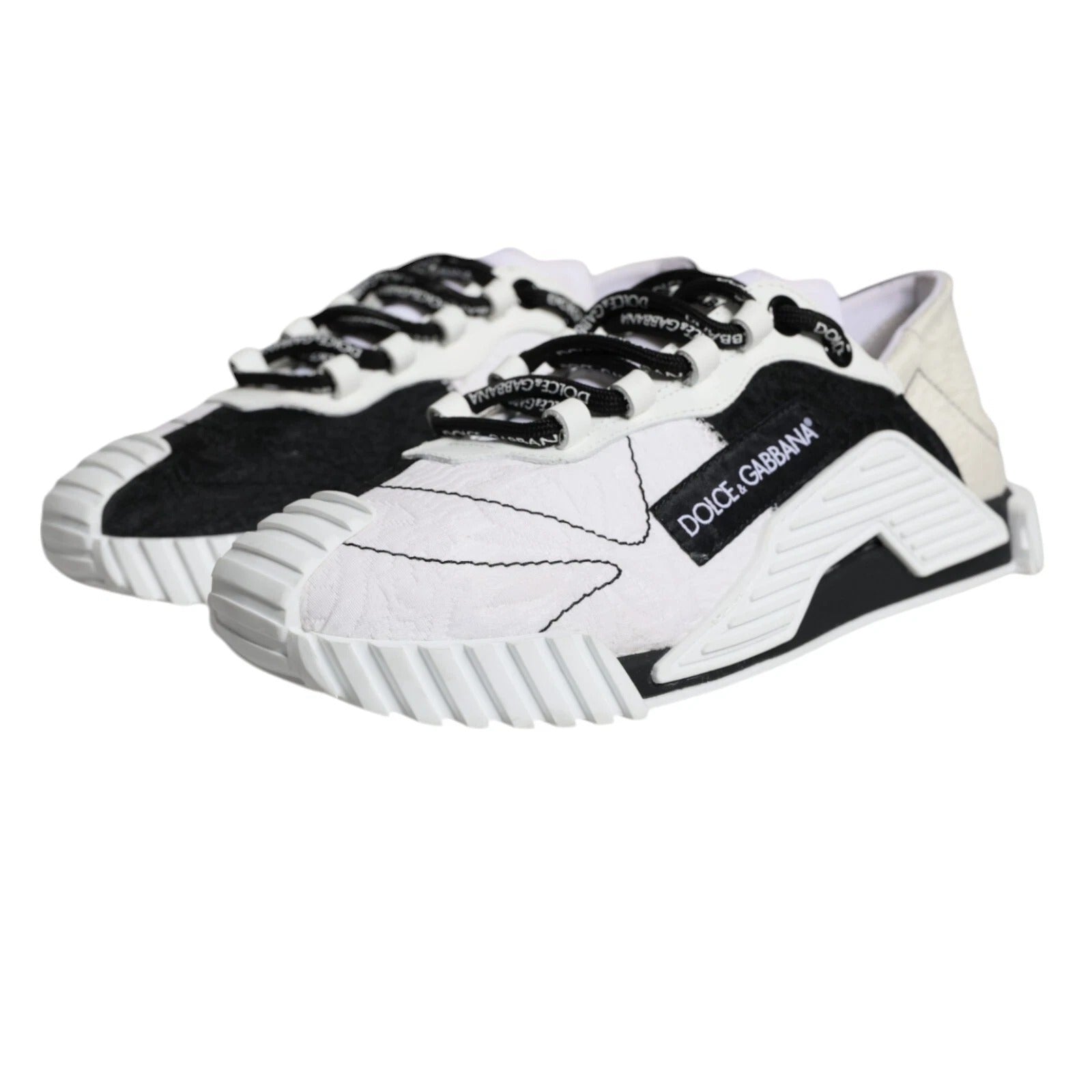 Chaussures sneakers basses Dolce & Gabbana NS1 blanches et noires, design moderne et élégante, vue de côté