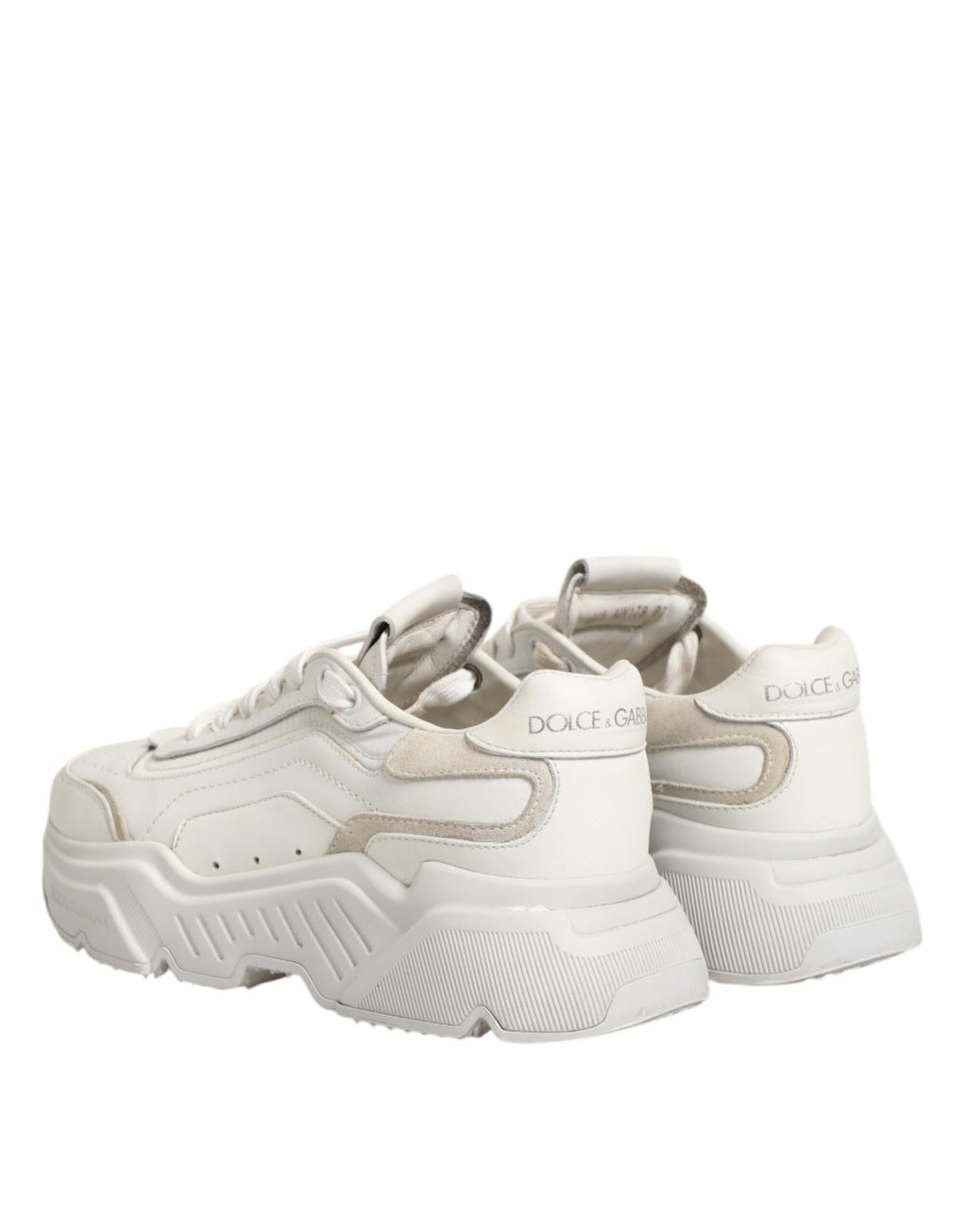 Sneakers blanches Dolce & Gabbana DAYMASTER en cuir de veau, vue de face, avec détails de marque visibles.