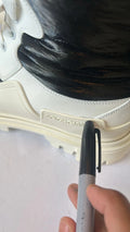 Bottes blanches en cuir rembourré Dolce & Gabbana, mi-mollet avec lacets, chaussures élégantes et tendance.