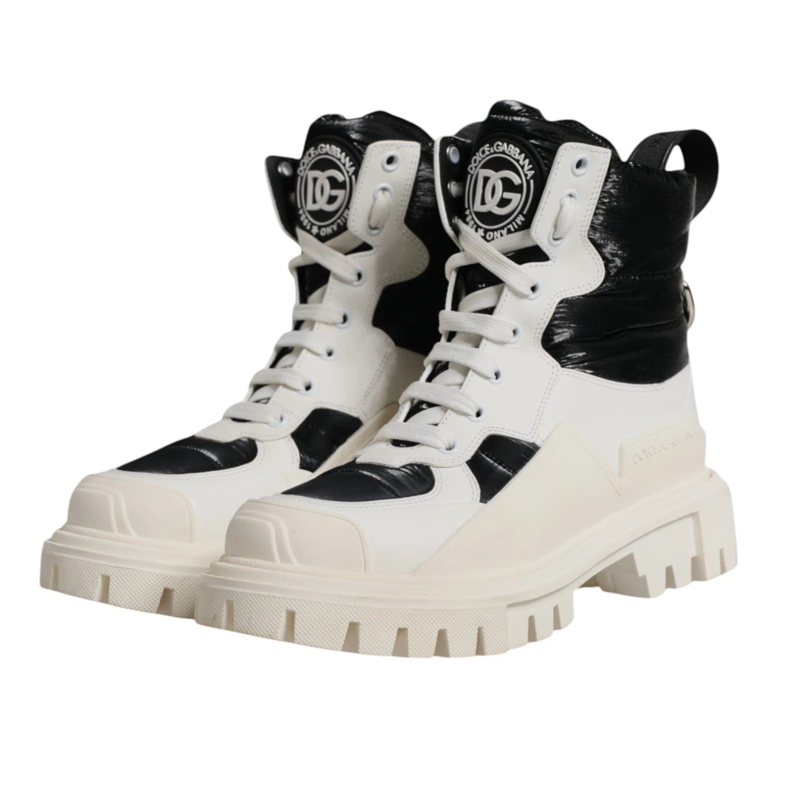 Bottes en cuir blanc Dolce & Gabbana mi-mollet à lacets, rembourrées et élégantes, chaussures de mode pour femmes.