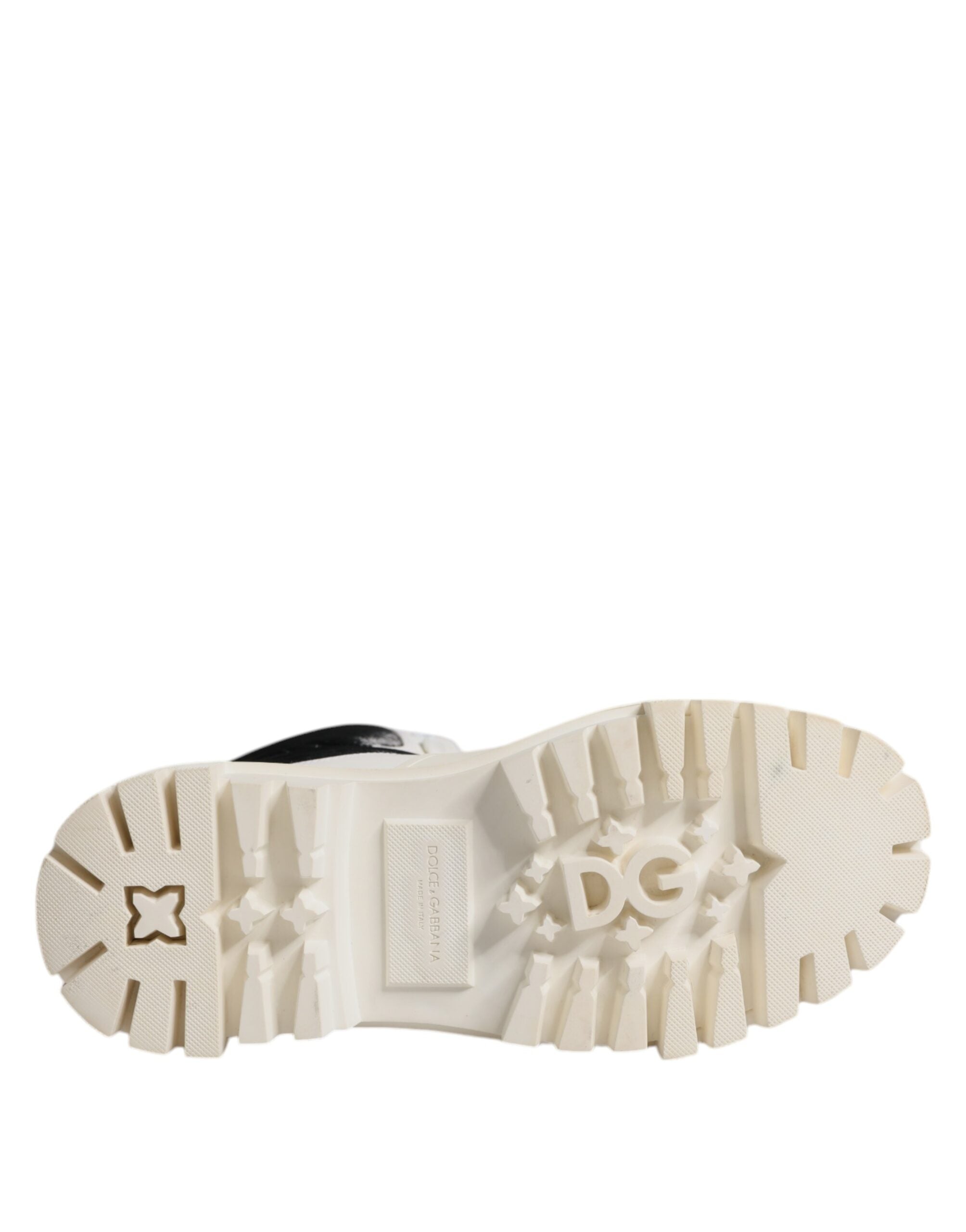 Bottes Dolce & Gabbana blanches à lacets, rembourrées, mi-mollet, en cuir avec semelle solide et design élégant.