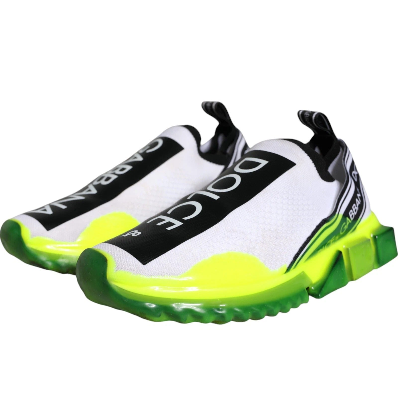 Chaussures sneakers slip-on Dolce & Gabbana Sorrento blanches et jaunes, vue de face, en cuir léger et design élégant.