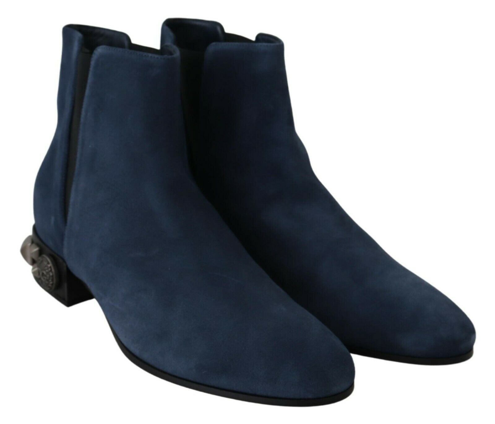 Bottes en daim bleu Dolce & Gabbana avec embellissements et clous, chaussures élégantes et tendance.