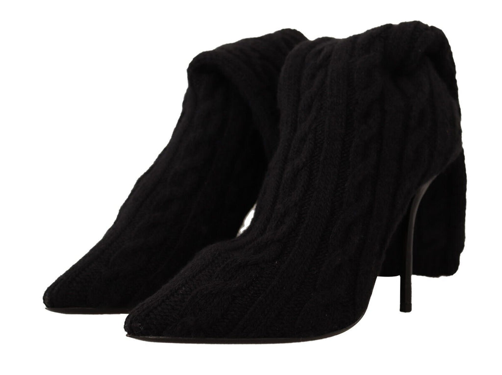 Chaussettes noires extensibles Dolce & Gabbana, portées avec des bottines hautes, vues de devant.