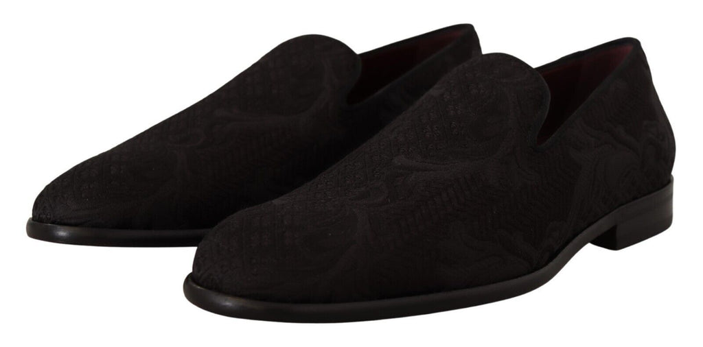 Chaussures Dolce & Gabbana en satin noir à motifs floraux brodés, loafers élégants pour femmes.