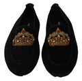 Chaussures Dolce & Gabbana en cuir noir avec cristaux et détails en or, style mocassins couronne élégants et sophistiqués.