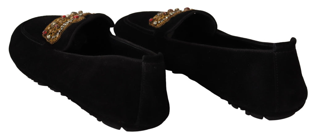 Chaussures Dolce & Gabbana, loafers en cuir noir avec cristaux et détail de couronne en or, pour un style élégant et sophistiqué.