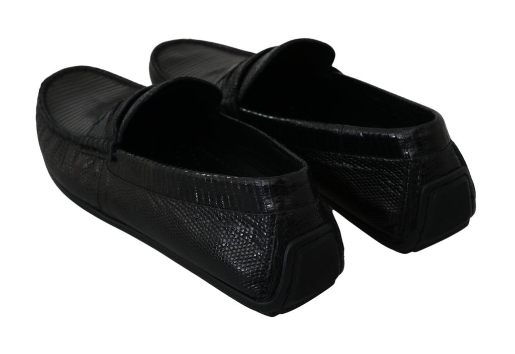 Chaussures mocassins plats en cuir de lézard noir Dolce & Gabbana, élégants et sophistiqués, visibles en détail.