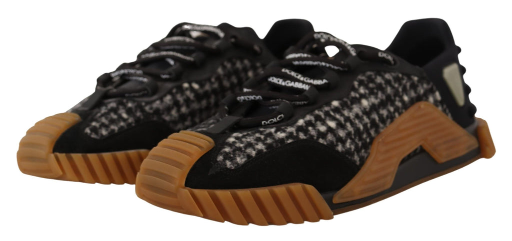 Chaussures sneakers Dolce & Gabbana en tissu noir et blanc avec lacets, style décontracté et moderne.