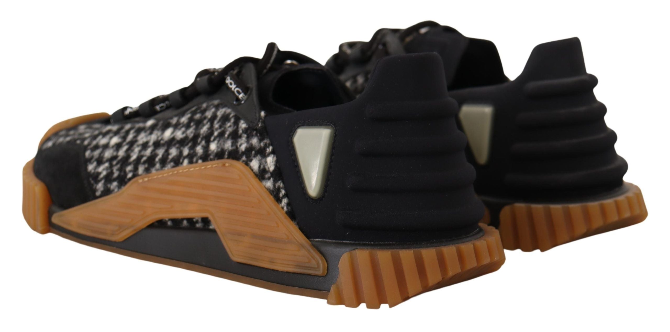 Chaussures sneakers Dolce & Gabbana noires et blanches en tissu avec lacets, style décontracté et élégant.