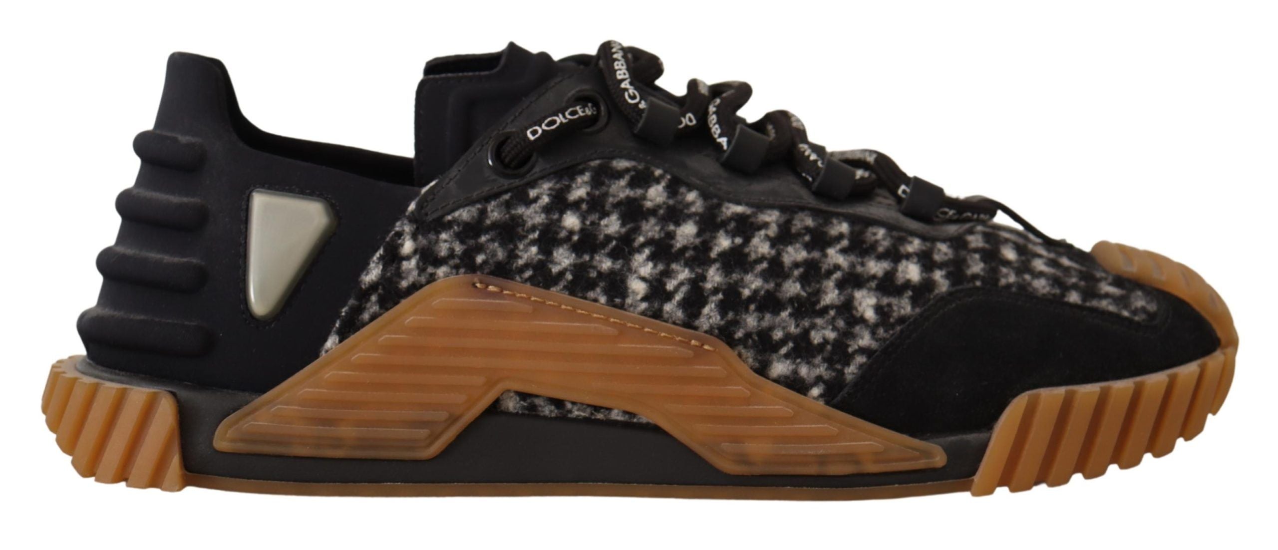 Chaussures sneakers Dolce & Gabbana en tissu noir et blanc avec laçage, style décontracté et élégant.