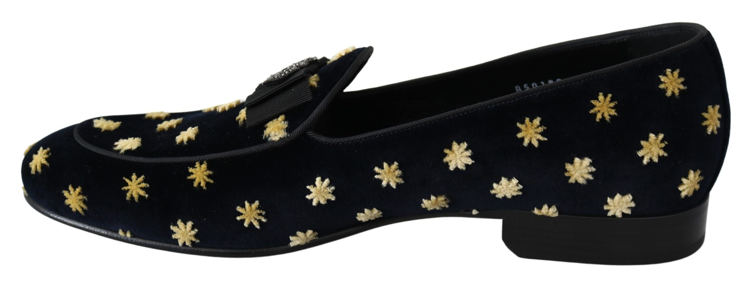 Pantoufles Dolce & Gabbana en velours bleu avec motif couronne, chaussures loafers élégantes pour femme.