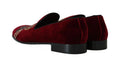 Chaussures Dolce & Gabbana en velours Bordeaux, loafers avec motif de fer à cheval, style élégant et sophistiqué.