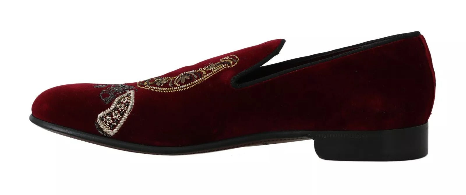 Chaussures en velours bordeaux Dolce & Gabbana avec motif de fer à cheval, loafers élégants pour homme.