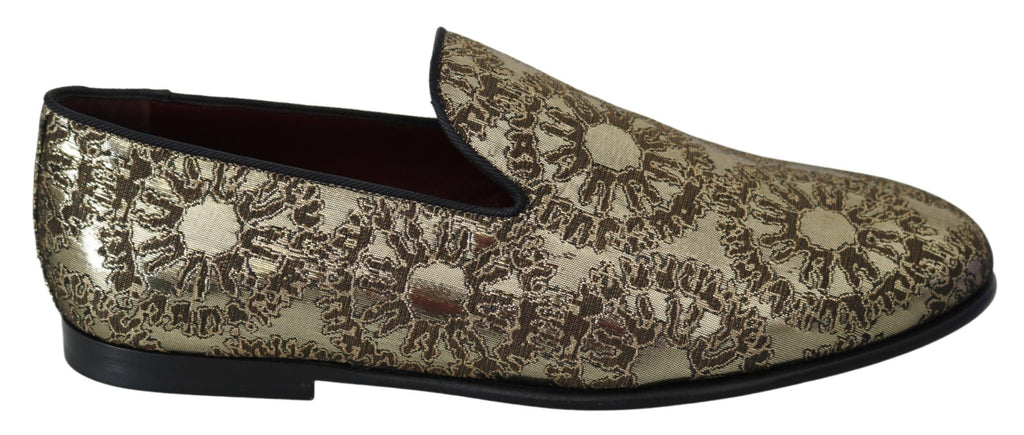 Chaussures mocassins homme Dolce & Gabbana en jacquard doré, élégants loafers plats en tissu avec détails sophistiqués.