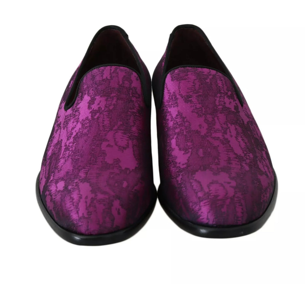 Chaussures Dolce & Gabbana en jacquard violet, mocassins formels pour homme avec design élégant et sophistiqué.