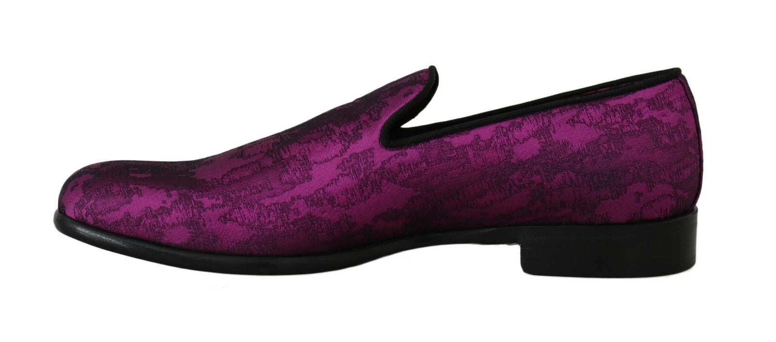 Chaussures formelles Dolce & Gabbana en jacquard violet, mocassins élégants pour femmes, avec finition sophistiquée.