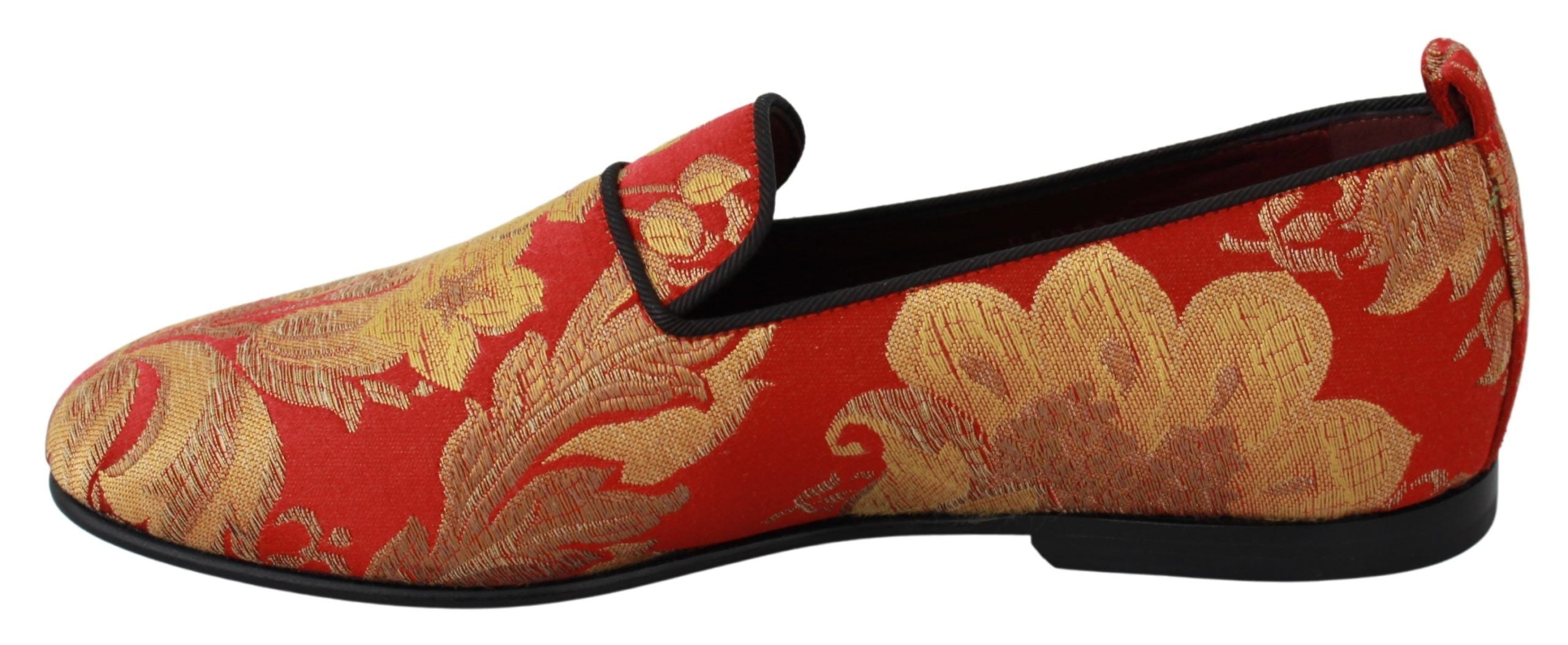 Chaussures Dolce & Gabbana en satin rouge et or, mules brodées élégantes pour femmes, vue de face.
