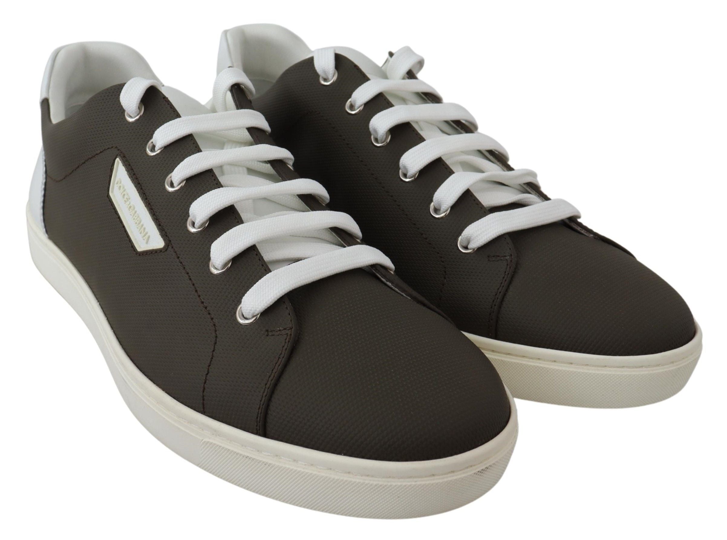 Chaussures sneakers basses en cuir blanc et vert Dolce & Gabbana, élégantes et modernes, vues de face.