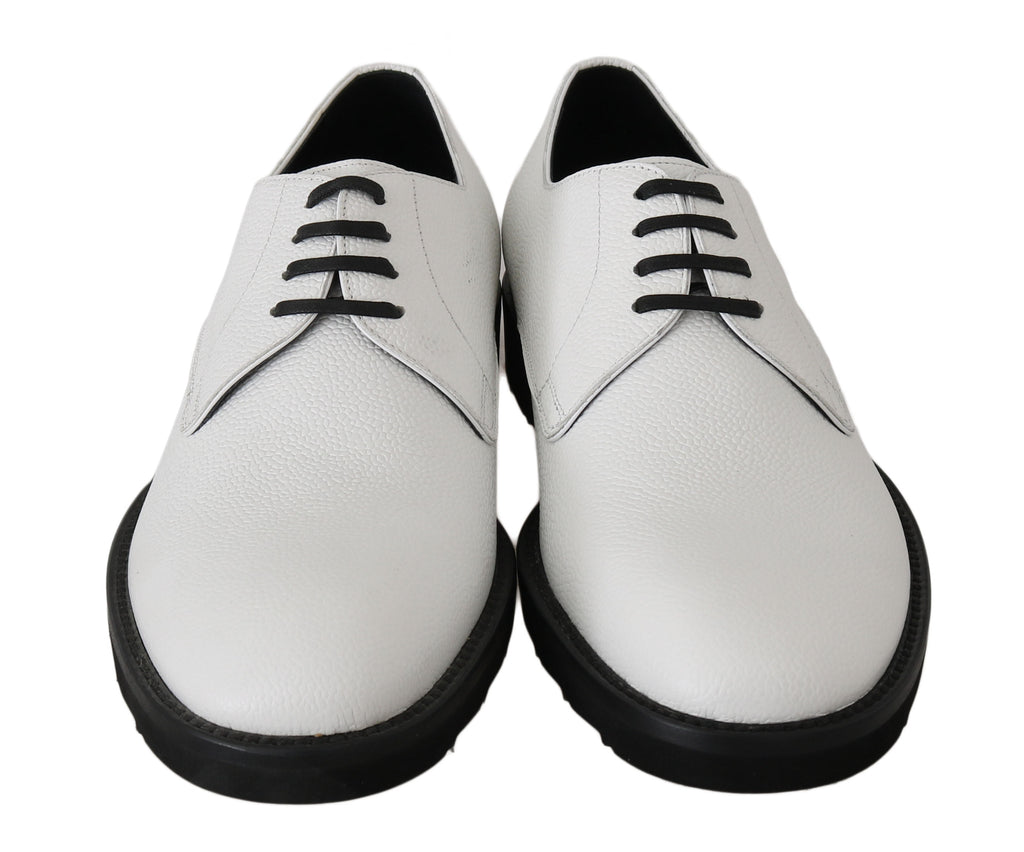 Chaussures Derby habillées en cuir blanc de Dolce & Gabbana, style formel pour homme, vue de face.