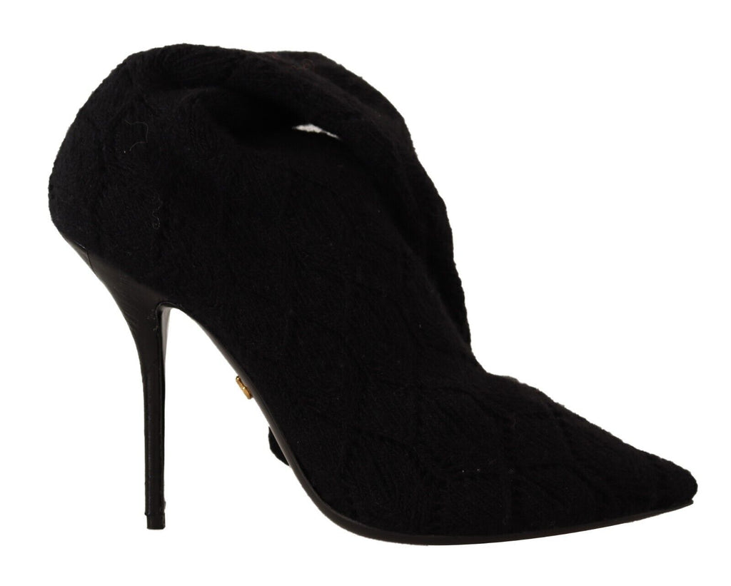 Chaussettes noires extensibles Dolce & Gabbana, portées avec des bottines hautes, vue en gros plan.