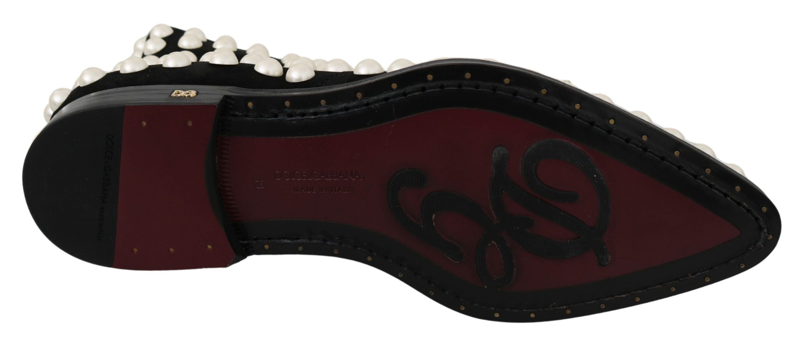 Bottes en daim noir Dolce & Gabbana avec clous en perles, chaussures élégantes et sophistiquées pour femmes.