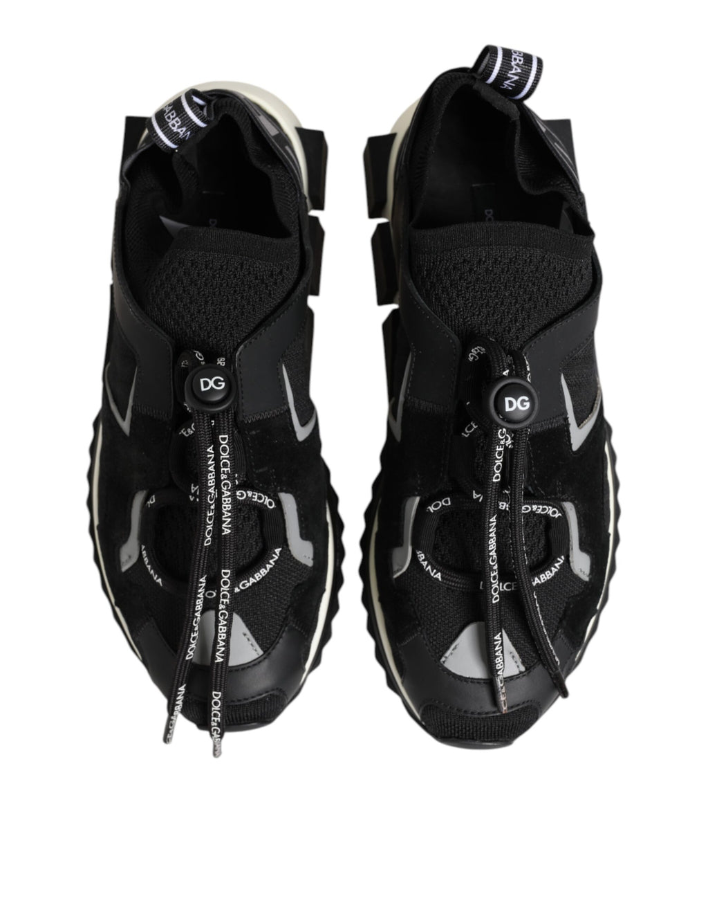 Chaussures sneakers Dolce & Gabbana Sorrento noires et blanches avec logo visible, vue de face.