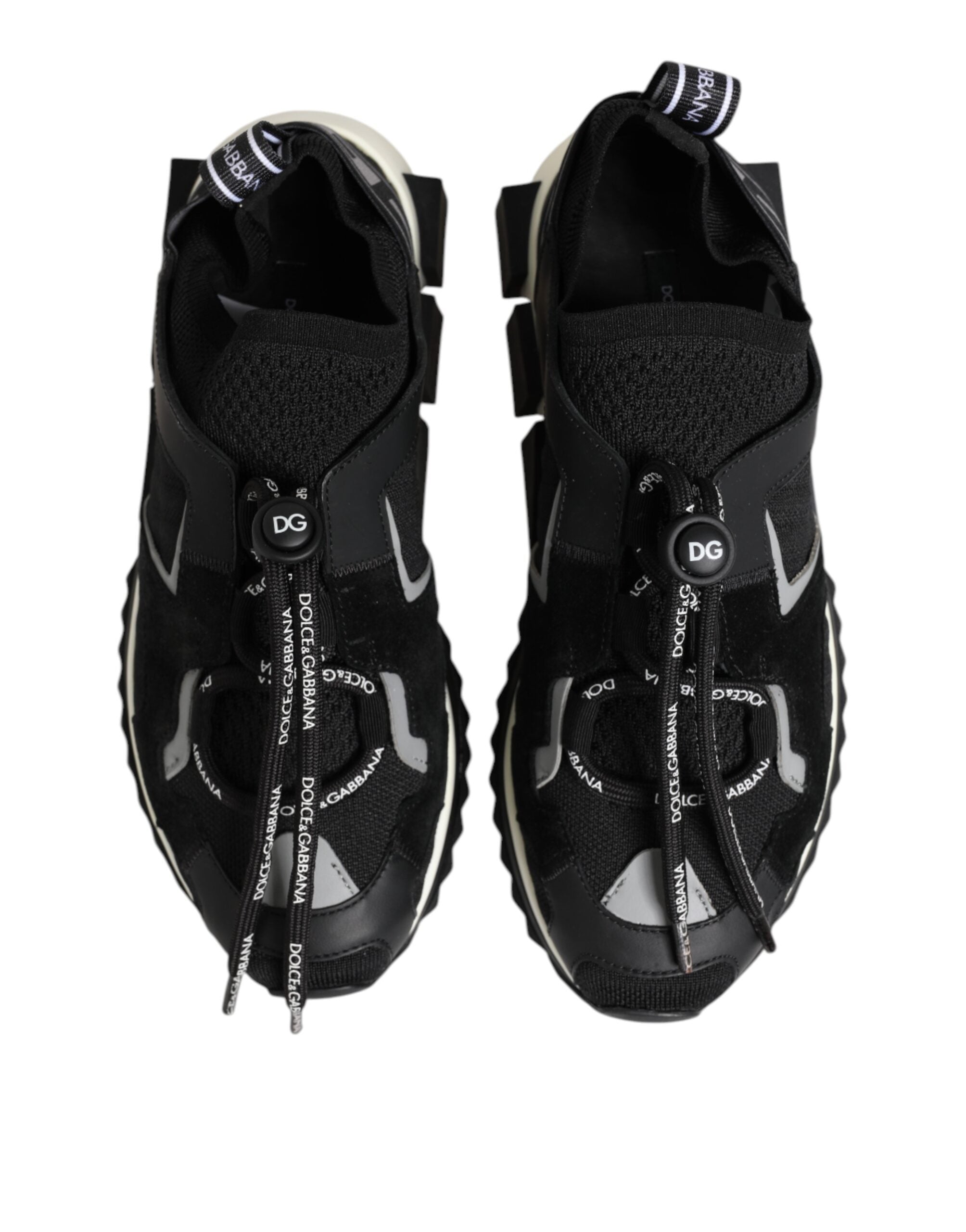 Chaussures sneakers Dolce & Gabbana Sorrento noires et blanches avec logo visible, vue de face.
