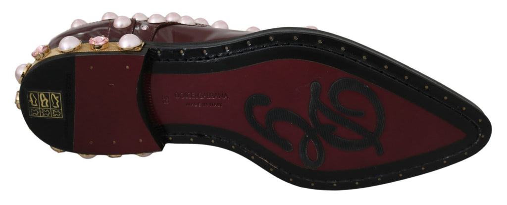 Chaussures formelles en cuir Bordeaux Dolce & Gabbana avec cristaux et perles, élégantes et sophistiquées.
