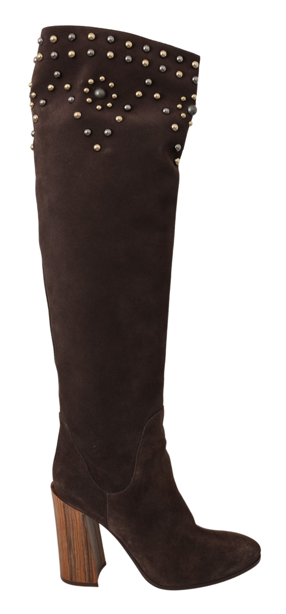 Bottes hautes en daim marron Dolce & Gabbana avec clous, style sophistiqué et tendance, vue de face.
