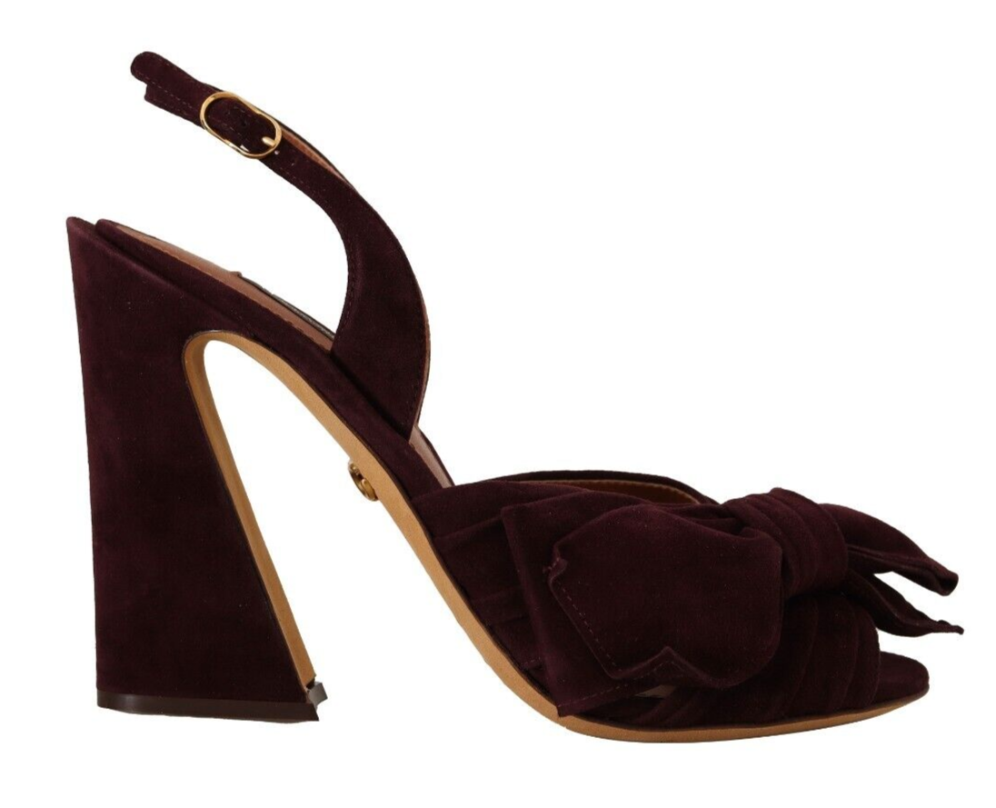 Sandales Dolce & Gabbana en daim violet foncé avec bride à la cheville, semelle élégante et design sophistiqué.