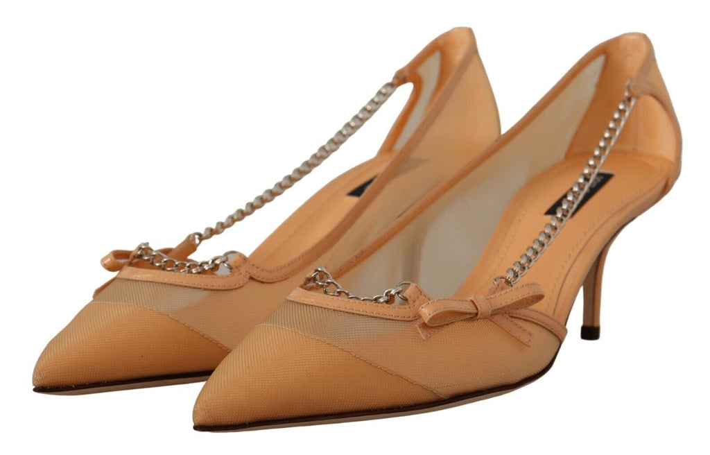 Escarpins en mesh pêche avec chaînes en cuir de Dolce & Gabbana, chaussures élégantes et sophistiquées pour femmes.