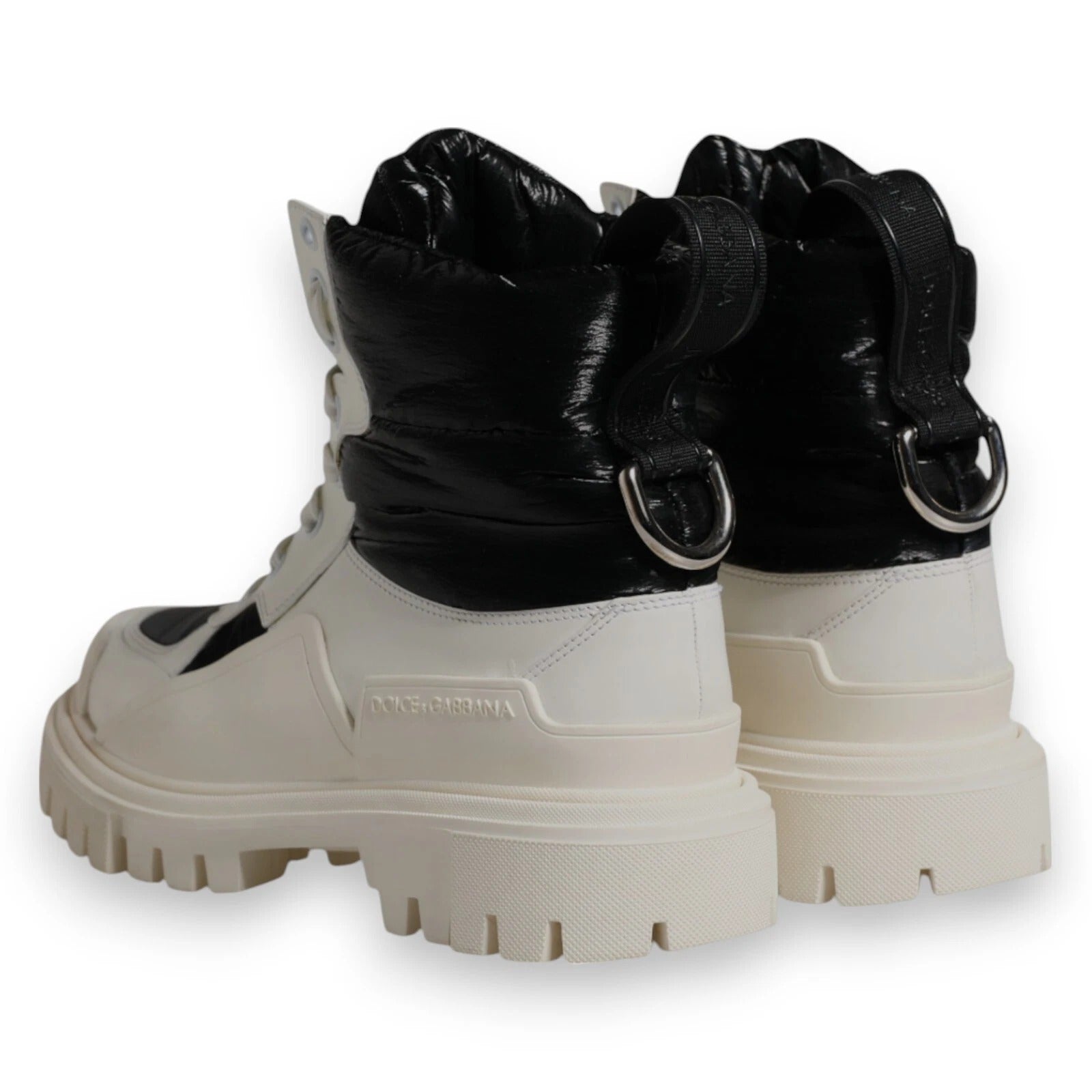 Bottes blanches en cuir rembourré mi-mollet de Dolce & Gabbana avec lacets, style élégant et moderne.