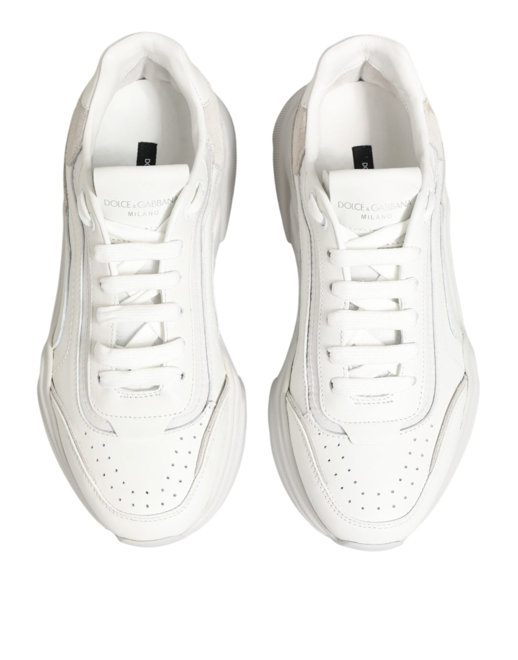 Chaussures baskets basses en cuir blanc Dolce & Gabbana Daymaster, vue de face, avec détails en cuir lisse et semelle blanche.