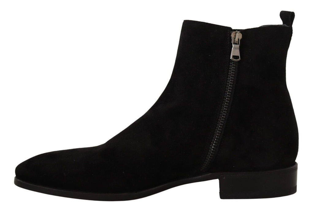 Bottes Chelsea pour hommes en cuir suédé noir de Dolce & Gabbana, vue en détail, style élégant et sophistiqué.