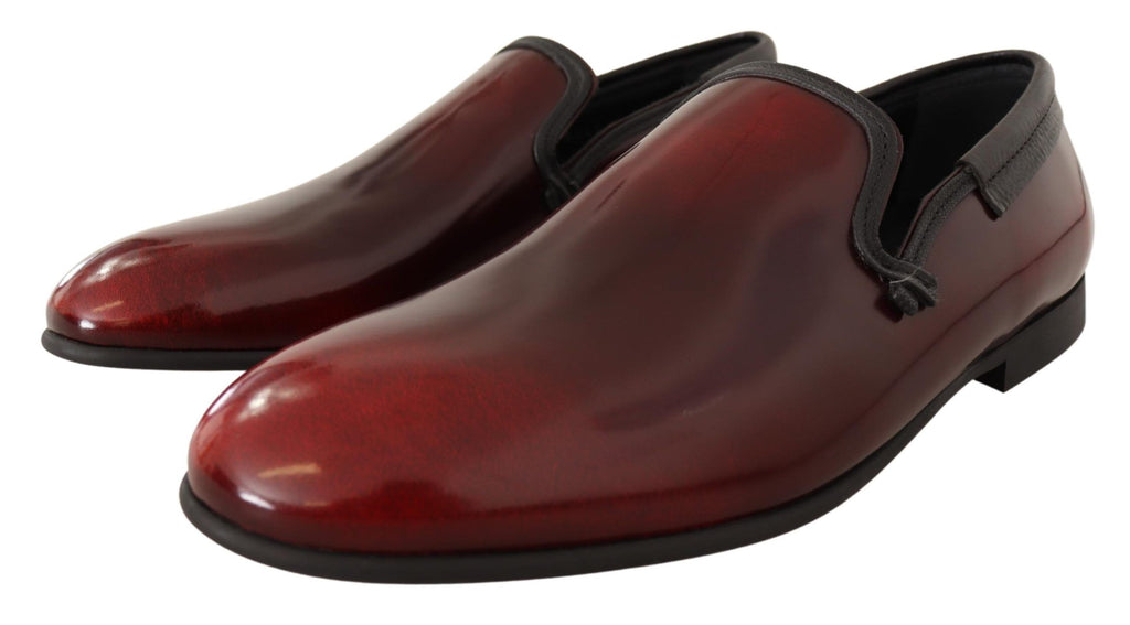 Chaussures loafers en cuir verni bordeaux de Dolce & Gabbana, chaussures élégantes pour homme.