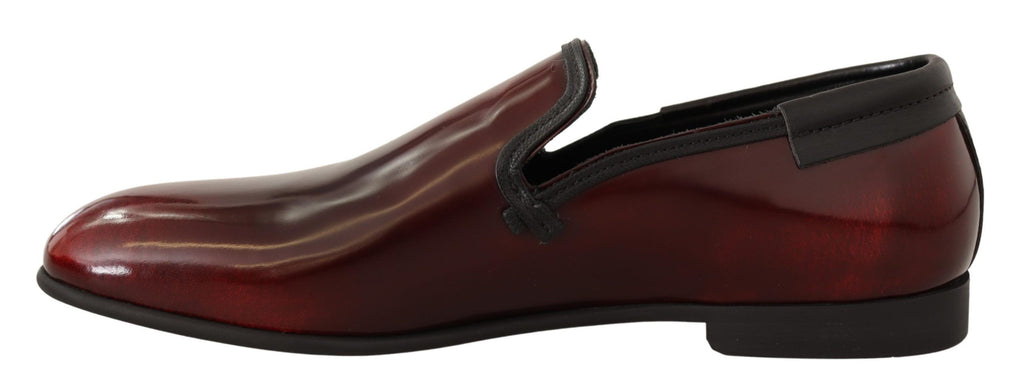 Chaussures mocassins en cuir verni Bordeaux Dolce & Gabbana pour femmes, élégantes et sophistiquées.