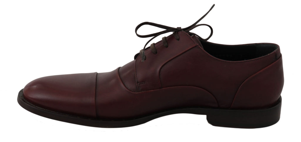 Chaussures Derby en cuir rouge Bordeaux de Dolce & Gabbana, chaussures formelles élégantes avec finition raffinée.