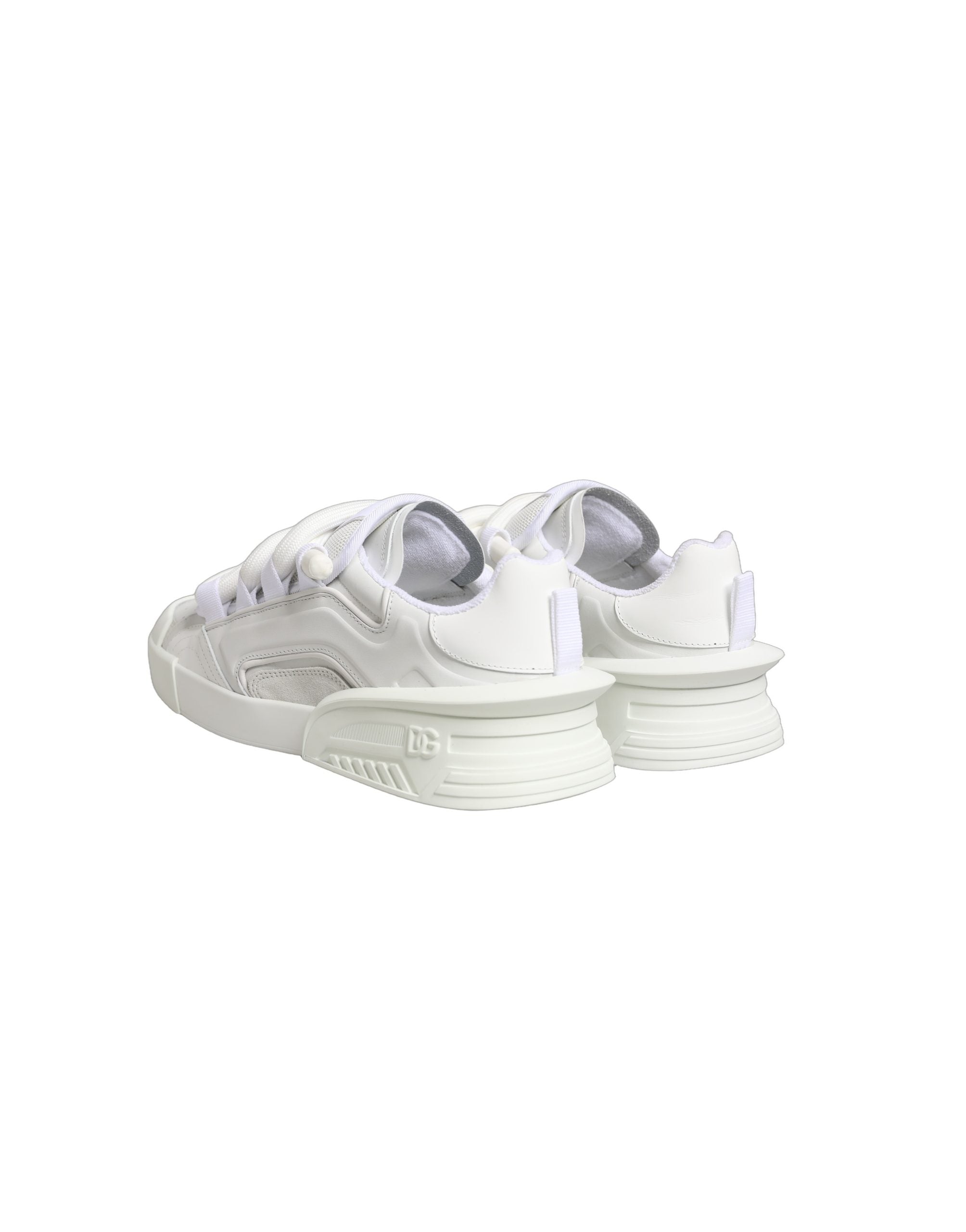 Chaussures basses en cuir de veau blanc Dolce & Gabbana, sneakers élégants pour femme ou homme, vue de face.