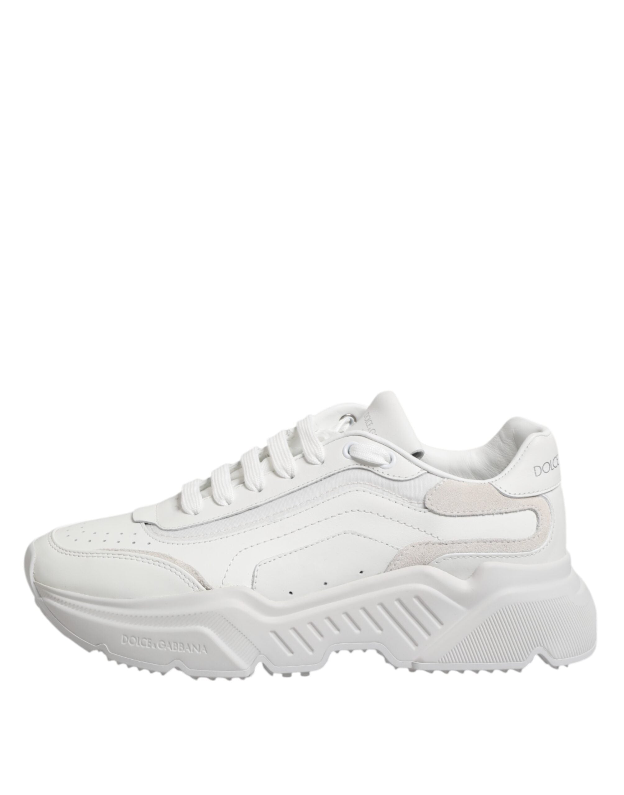Chaussures sneakers basses en cuir blanc Dolce & Gabbana Daymaster, vue de face avec détails de la semelle et du design élégant
