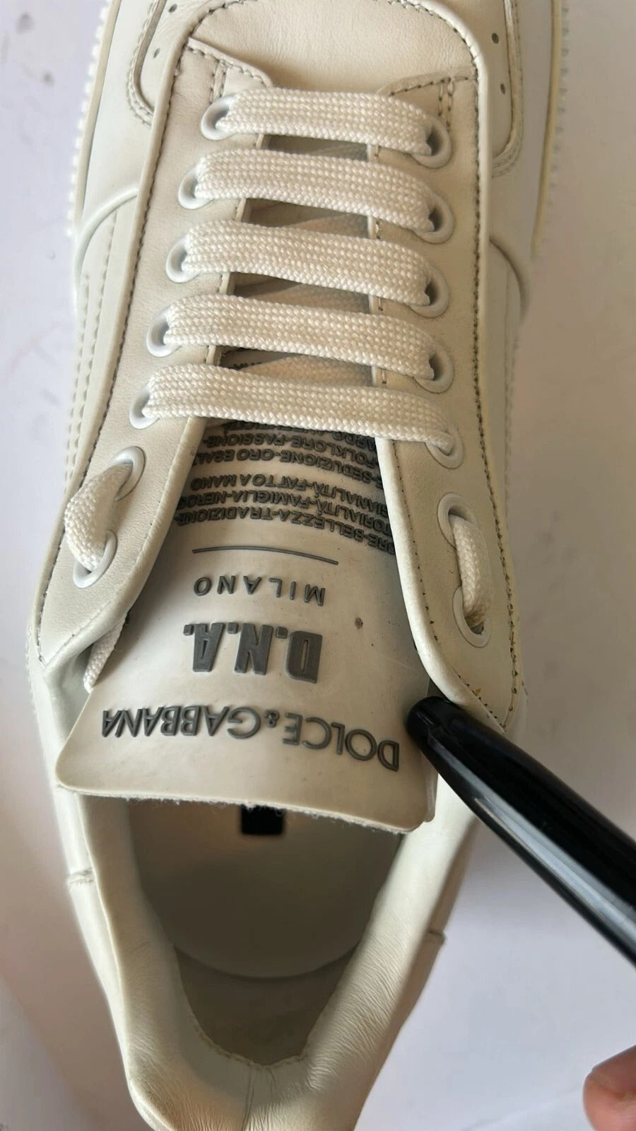 Chaussures sneakers basses blanches Dolce & Gabbana Miami en cuir, vue de face, style décontracté, pour homme.