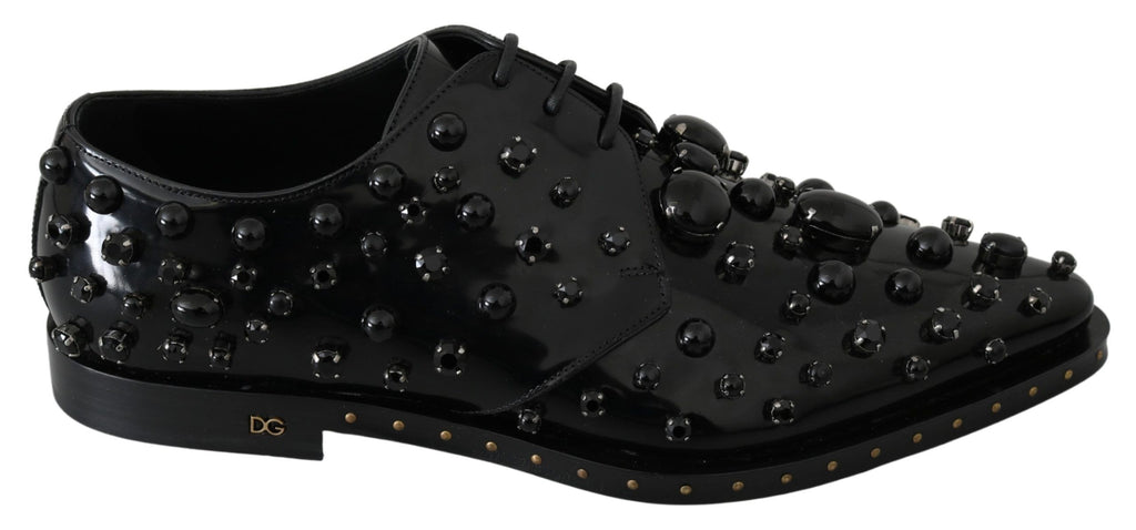Chaussures brogue en cuir noir Dolce & Gabbana avec cristaux, élégantes et sophistiquées, vues de face.