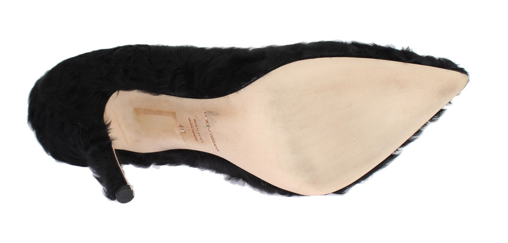 Escarpins en cuir et fourrure de lamb, noirs, de la marque Dolce & Gabbana, avec design élégant et sophistiqué.