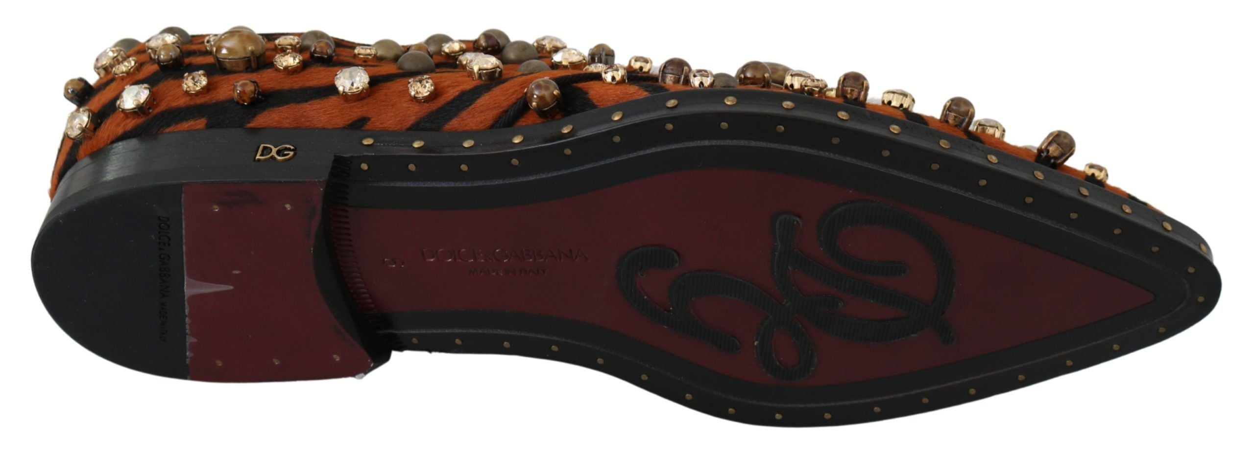 Chaussures Dolce & Gabbana en daim orange avec cristaux et détails en peau de poney, élégantes et sophistiquées.