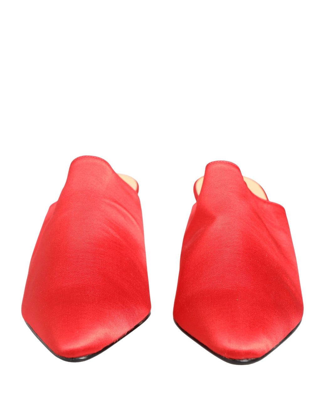 Chaussures mule à talon en daim rouge de Dolce & Gabbana, détail de semelle et de design élégant visible sur l'image.