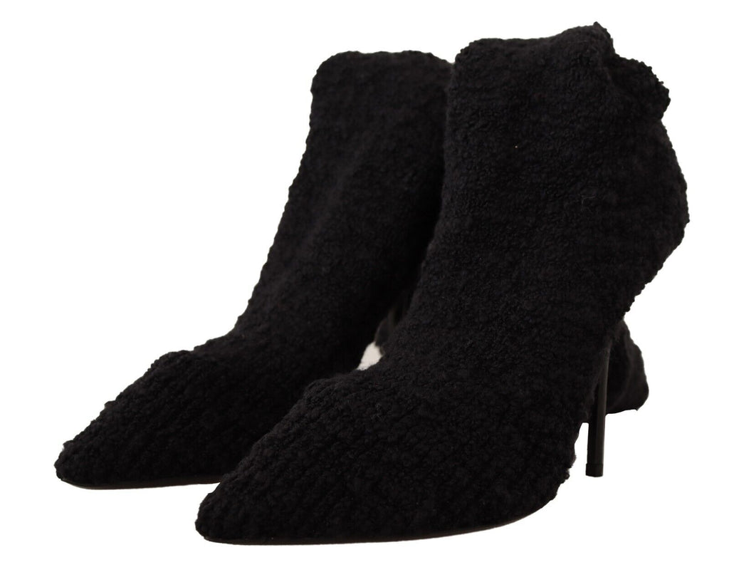 Chaussettes noires extensibles Dolce & Gabbana, portées avec des bottines hautes pour un look élégant et sophistiqué.