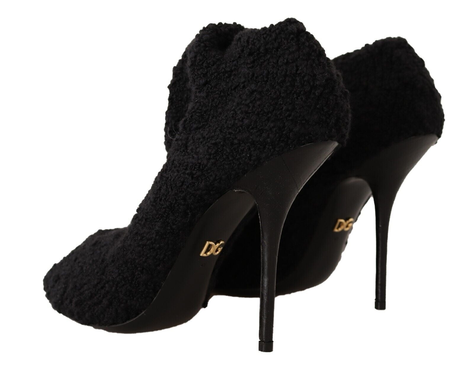 Chaussettes noires extensibles Dolce & Gabbana, portées avec bottines hautes, vue de devant sur chaussures de mode élégantes.