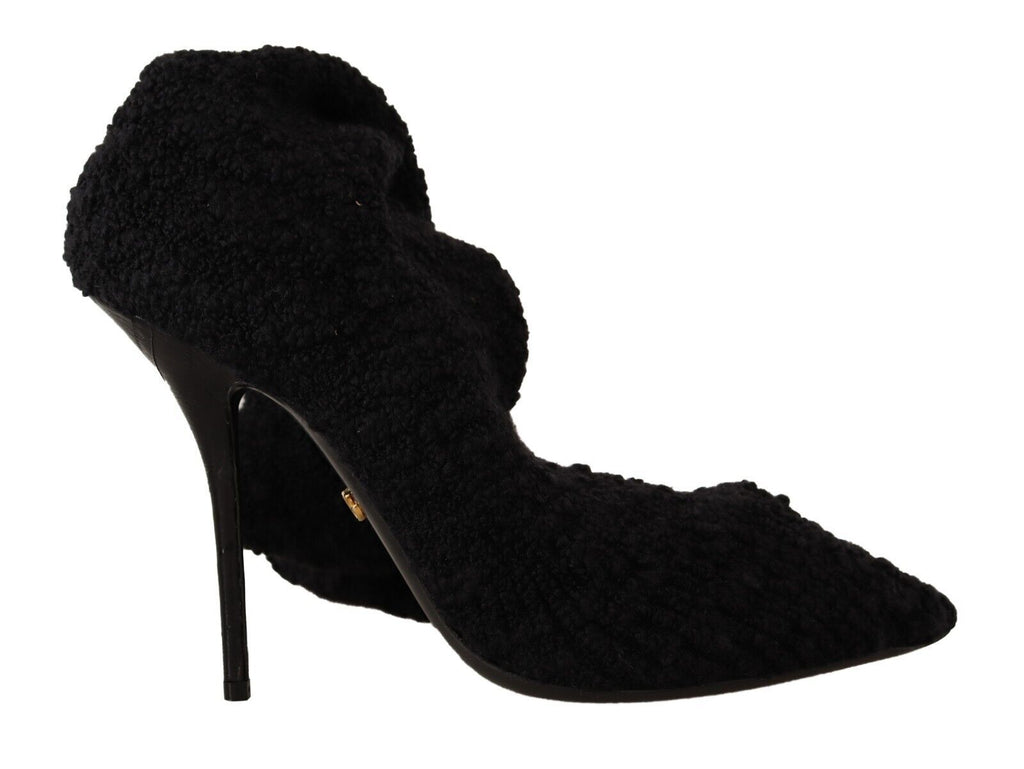 Chaussettes noires extensibles Dolce & Gabbana, portée avec bottines hautes, vue de face sur chaussures élégantes.